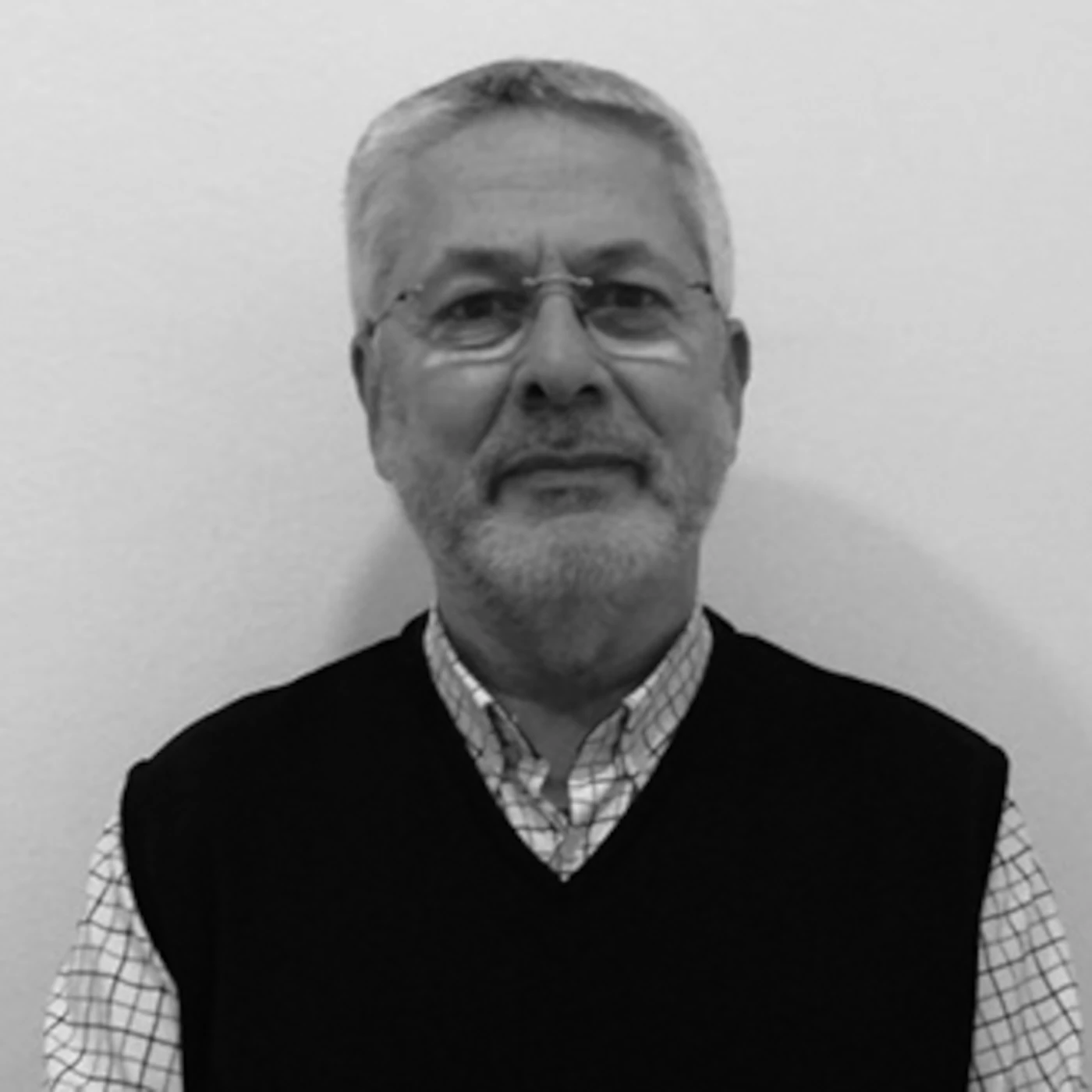 Retrato en blanco y negro de Carlos Dueñas Rey, autor de "Toledo Escondido"