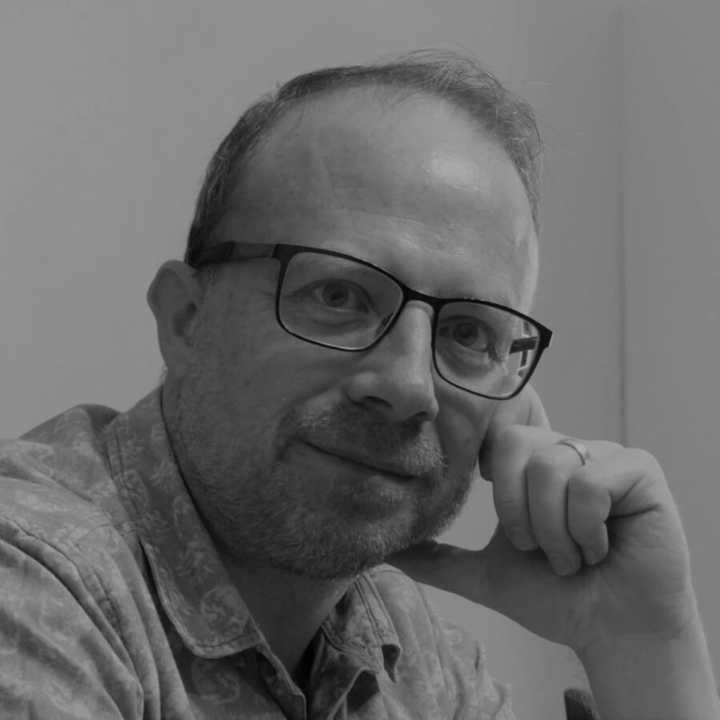 Retrato de Enric Sabarich, autor especializado en el misterio de Rennes-le-Château