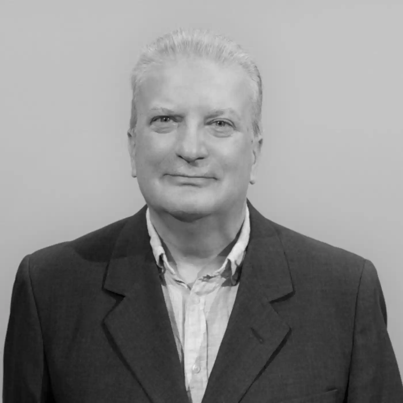 Gerardo Muñoz Lorente, autor del libro El Sahel (retrato en blanco y negro)