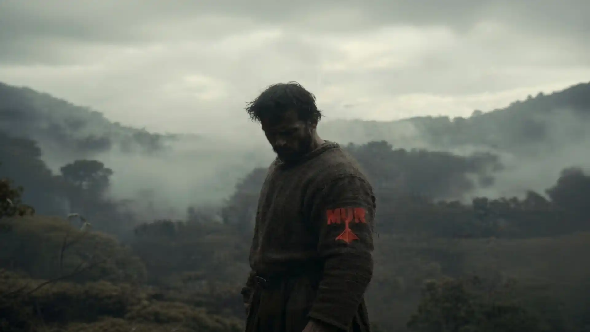 Representación simbólica de la historia de los agotes con la marca MUR y la pata de oca como signo de estigmatización