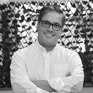 Miguel Ángel Sabadell, astrofísico y divulgador científico — retrato en blanco y negro