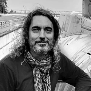 Retrato en blanco y negro de Yvan Figueiras, autor del libro Operaciones nucleares submarinas.